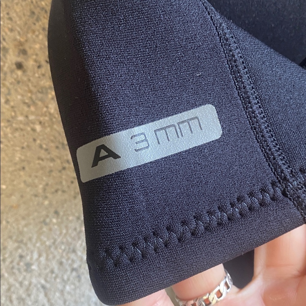 Kids Aunua 3mm Shorty Wetsuit Sz 10 - Picture 3 of 12